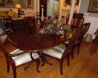 Drexel Dining Table with 2 Leaves. 4 Side Chairs, 2 Captain's Chairs. Comes with Table Pads too. 