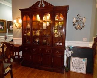 Drexel. Beautiful Display Hutch, Glass Shelving, Interior Lights