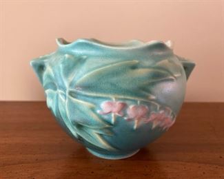 Roseville Bleeding Heart 3” vase