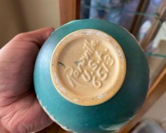 Roseville Bleeding Heart 3” vase