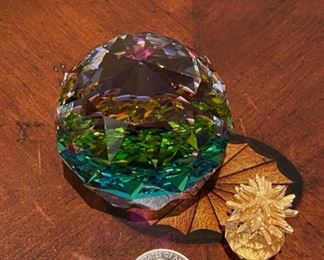 Swarovski Crystal paperweight and mini pineapple