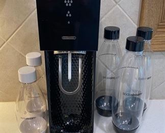 SodaStream Source Sparkling Water Maker in Black