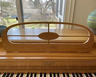 Vintage Lester “Betsy Ross” Spinet piano in excellent condition! 
