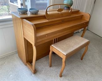 Vintage Lester “Betsy Ross” Spinet piano in excellent condition! 