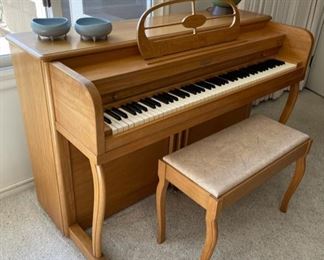 Vintage Lester “Betsy Ross” Spinet piano in excellent condition! 