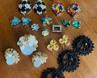 Very nice selection of vintage rhinestone jewelry including some by Weiss, Lisner, Coro and more