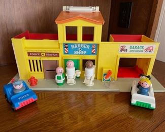 Fisher Price Play Family Village 997