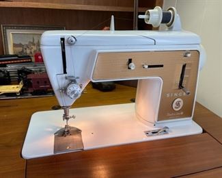 Vintage Singer Touch & Sew sewing machine Model 603E