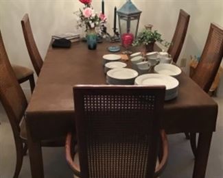 Stanley Furniture table w/6 chairs and 2 extra leaves 