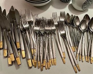 Item 189:  Towle Flatware Set:  $95                                                                                        12 dinner forks, 12 knives, 11 dessert forks, 9 teaspoons, 6 soup spoons
