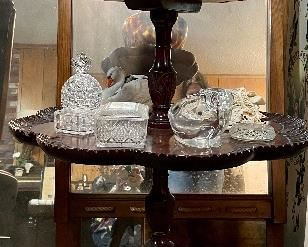 Item 254: Two-Tier Pie Crust Table - 31":