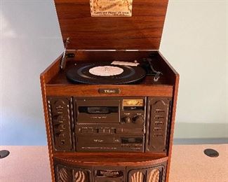 TEAC Nostalgia GF-480 Record Player/CD/Cassette/