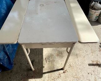 Vintage 1950's Expanding Kitchen Table