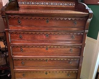 Pennsylvania Chest of Drawers with Moroccan Tile