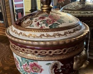 Exquisite antique lidded bowl