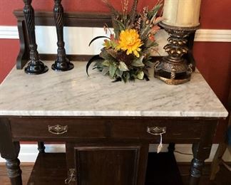 Marble top 2-tier antique table; good-looking lamp and framed art
