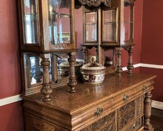 The upper half is mirrored;  there is great storage and display areas.