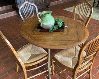 Wonderful Heritage Country French table & 4 chairs