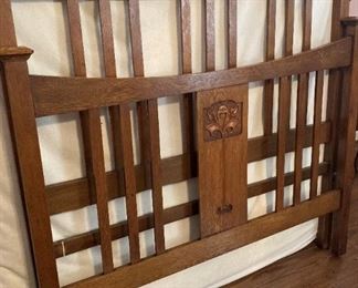 Gold oak queen bed