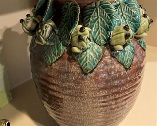 Majolica vase with leaves and frogs