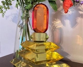 Consigned perfume display bottle