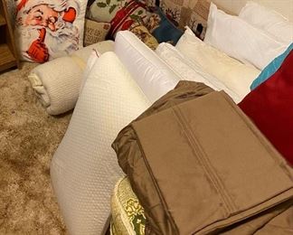 Assorted Bedding, Throw Pillows