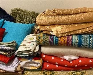 Assorted Bedding, Throw Pillows