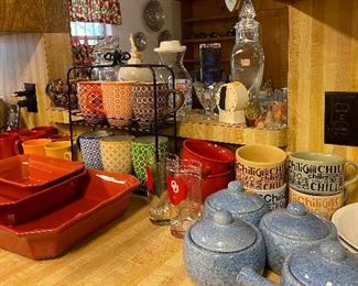 Assorted Kitchen Items