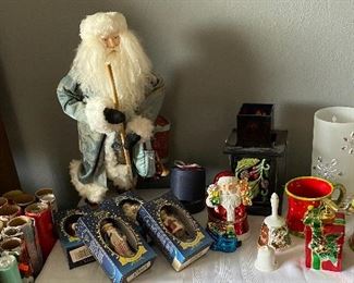 Assorted Christmas Decor, Shelving