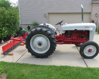 1953 FORD GOLDEN JUBILLE TRACTOR, VERY GOOD  CONDITION.