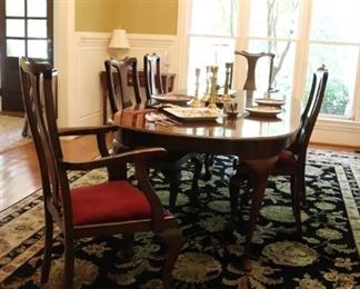 Lovely Queen Anne Mahogany Dining Table and Chairs