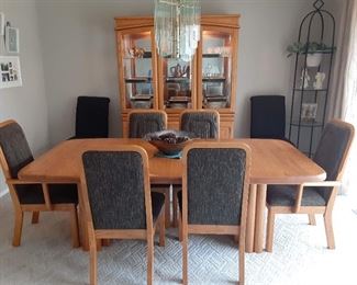 Maple Dining Table w 6 Chairs