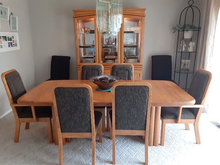 Maple Dining Table w 6 Chairs
