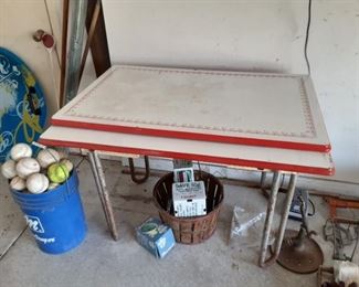 Vintage enamel 2 leaf dinette set $20