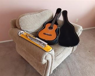 Hondo acoustic guitar $75 with hard case