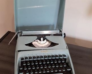 Vintage Remington Envoy typewriter $70