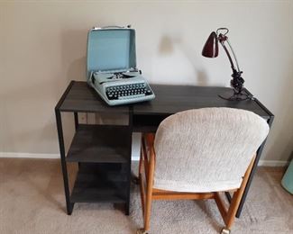Small computer desk $5