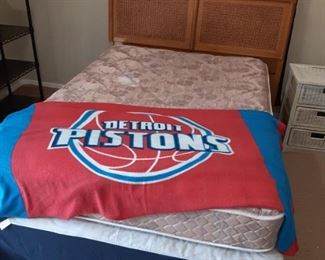Detroit Pistons blanket $10
