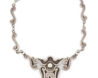 252
A Los Castillo Silver Necklace
1939 - 1948: Taxco, Mexico
Stamped: 980/ Los Castillo / Taxco
Silver overlay necklace with S-form chain
15.5" L x 2" H
60 grams
Estimate: $400 - $600