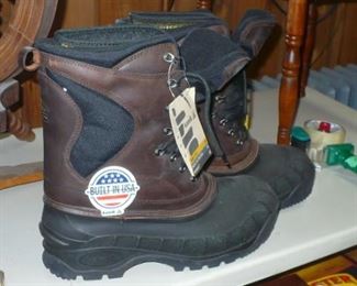 pair kamik boots new    size 11  