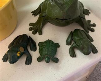 Cast Iron Green Frogs