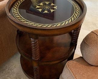 Round End Table w Decorative Top
