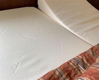 Tempur-pedic Mattress (2 Twins Adjustable)