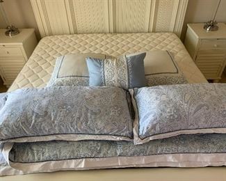 Bassett Off-White Bedroom Suite: King Bed, Dresser, 2 Nightstands, King Bedding Set