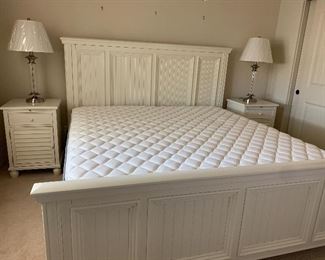 Bassett Off-White Bedroom Suite: King Bed, Pair Nightstands, Table Lamps Pair, Beautyrest Mattress/BS,