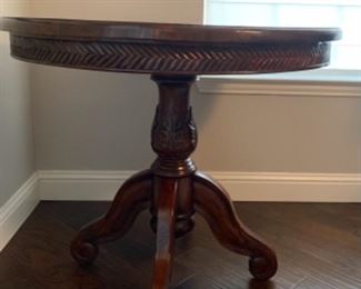 ROUND  PEDESTAL TABLE 31. 3/4H