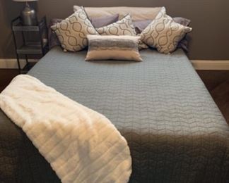 ZINIUS QUEEN BED WITH BOX SPRING