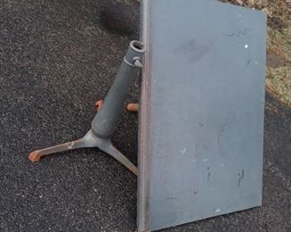 It comes apart for easier transport 