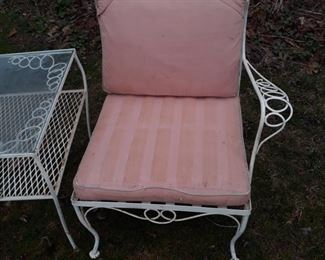 Three piece , vintage,  patio set.
Well made.