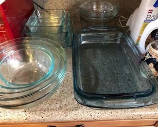 LOADS OF PYREX AND CORNING WARE